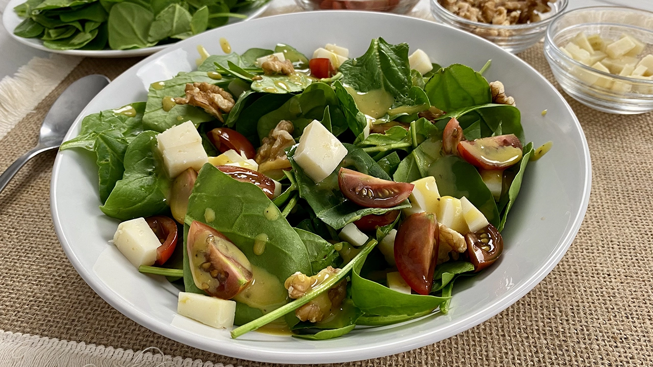 Ensalada de espinacas con vinagreta de miel y mostaza