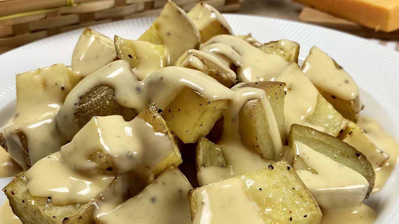 Microordenador Profecía práctica Patatas asadas al horno con salsa de queso cheddar