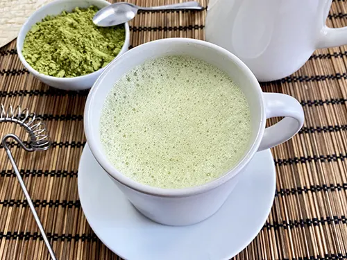 Esta es la mejor receta de té matcha con leche que puedes hacer en casa